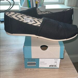 TOMS Women's Classic Black Espadrilles